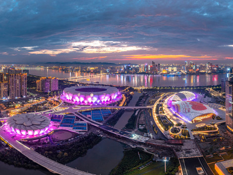 夜幕下的城市夜景，午市到夜宵全天候有单
